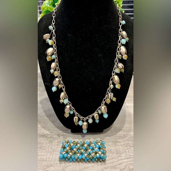 Vintage set features blue and gold with ab and iridescent quiet bling-stunning!! - Picture 8 of 9